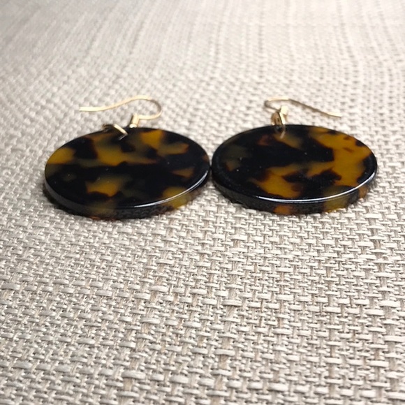 Tortoise shell acrylic round disk earrings *NEW* - Picture 3 of 3